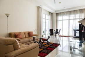 HiGuests - Water views from deluxe apartment